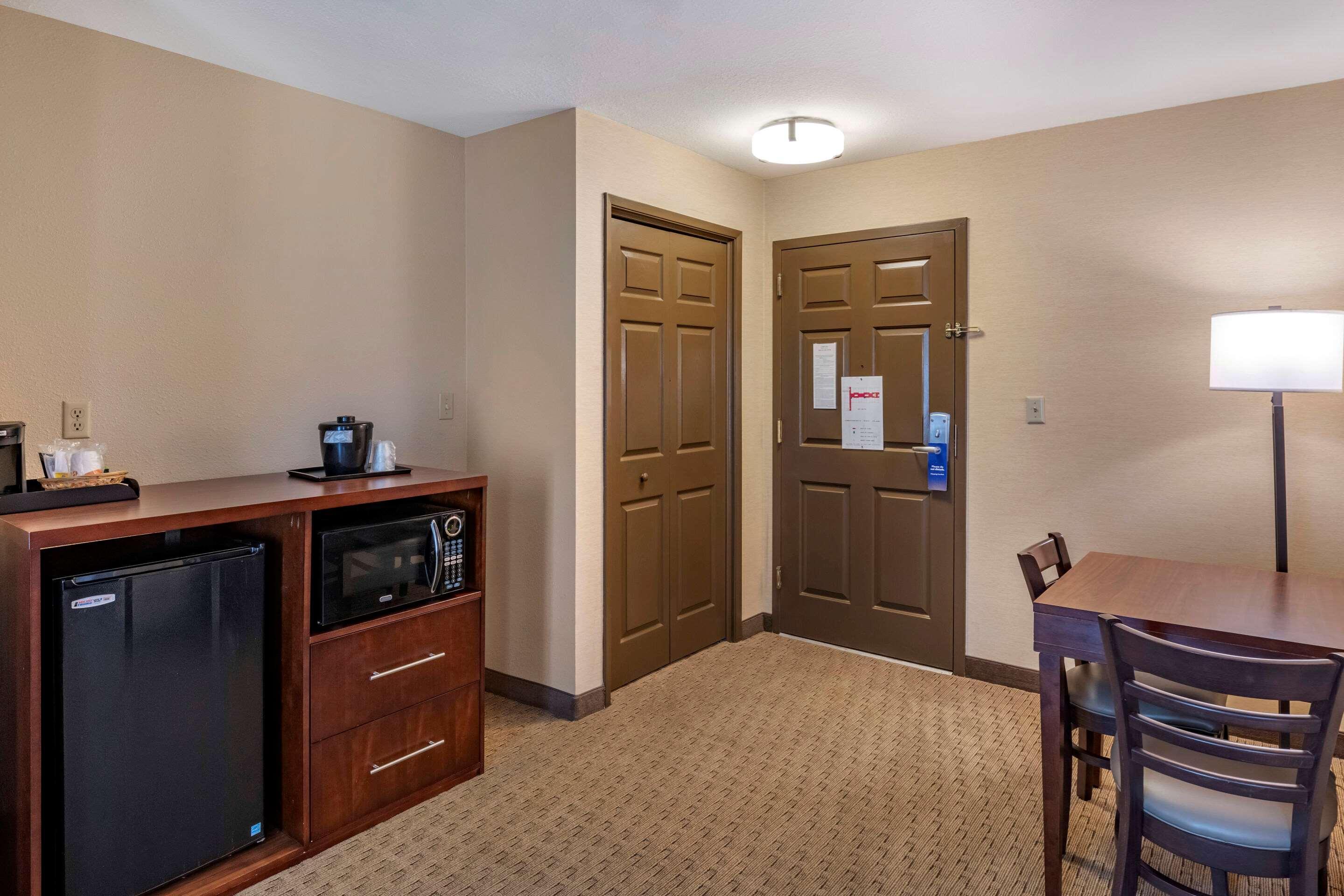 Comfort Inn Редуд Сити Екстериор снимка