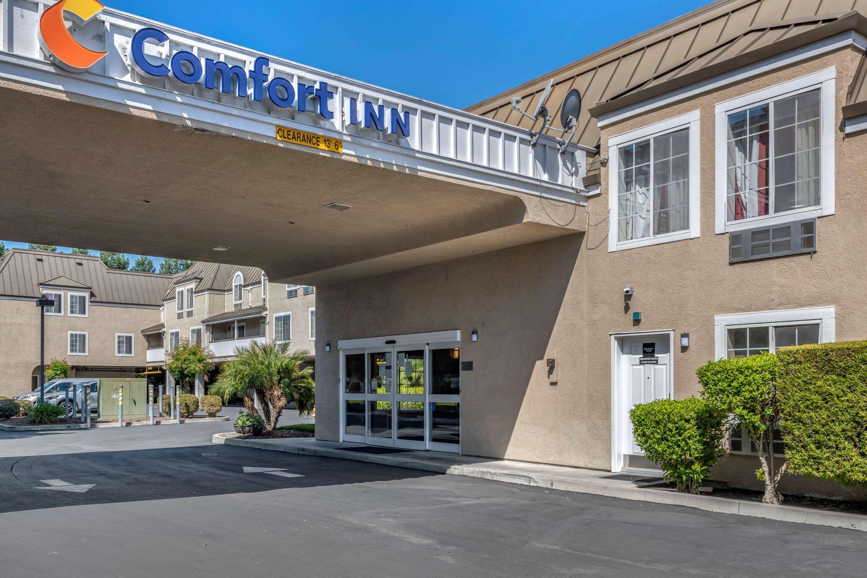 Comfort Inn Редуд Сити Екстериор снимка