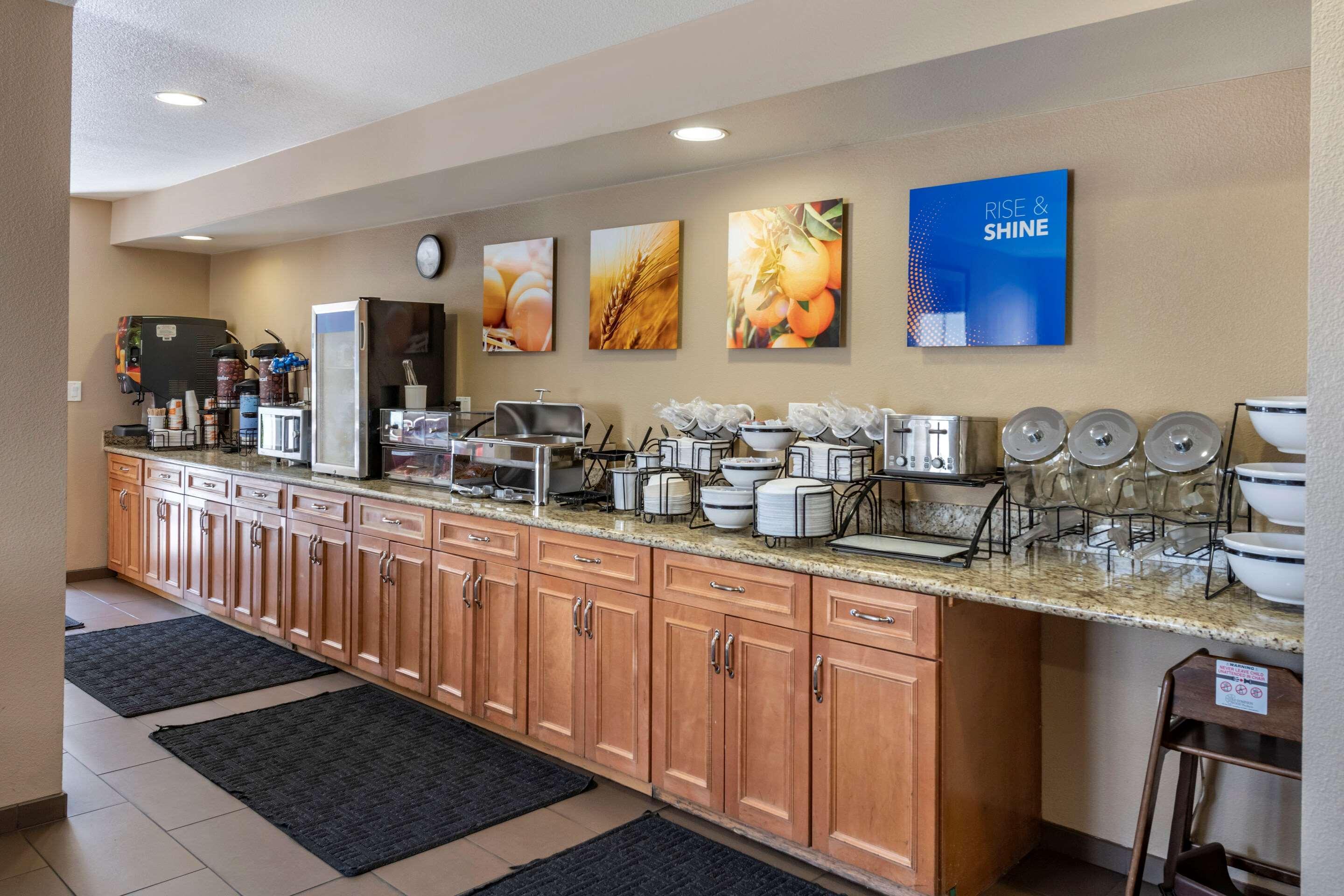 Comfort Inn Редуд Сити Екстериор снимка
