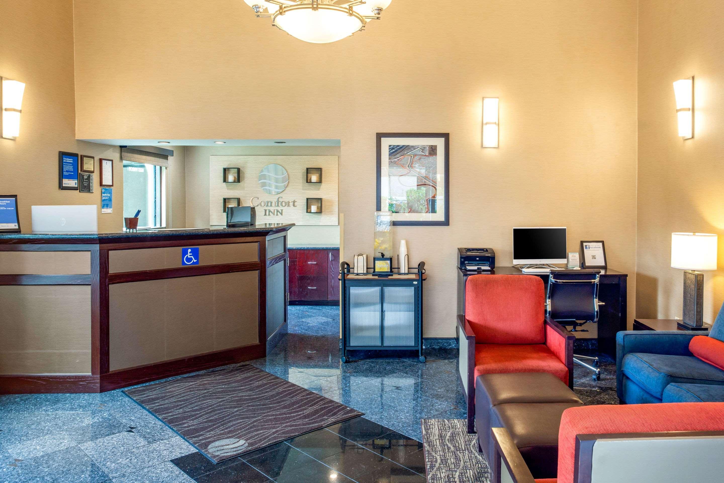 Comfort Inn Редуд Сити Екстериор снимка